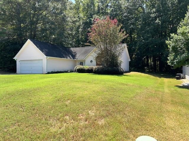 view of yard with a garage