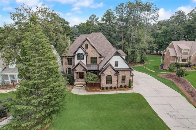 view of front of property with a front lawn