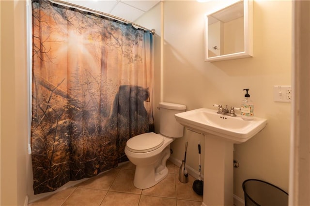 bathroom with sink, tile patterned floors, toilet, and a shower with shower curtain