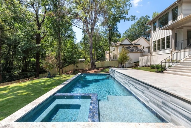 view of swimming pool featuring a yard