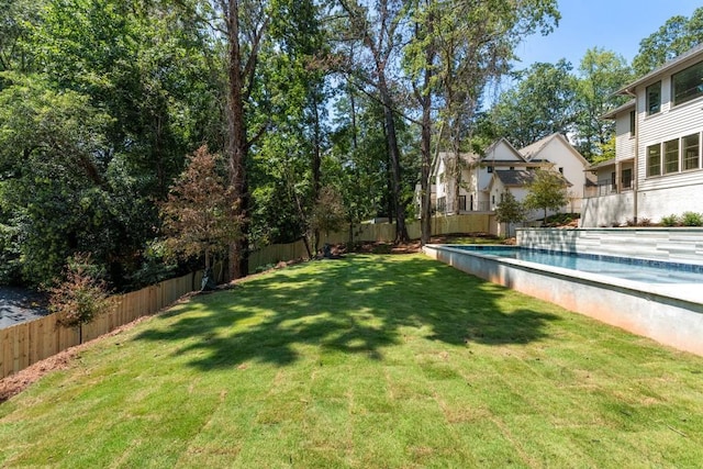 view of yard featuring a fenced in pool