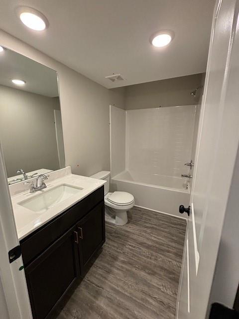 spare room featuring dark wood-type flooring