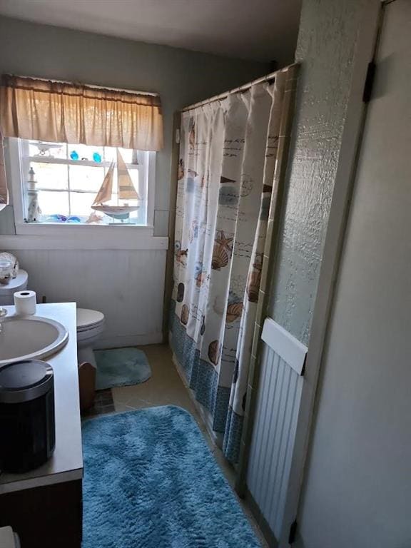 bathroom with vanity, a shower with shower curtain, and toilet