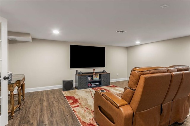 living room featuring recessed lighting, visible vents, baseboards, and wood finished floors