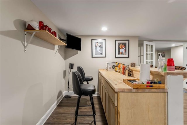 bar featuring recessed lighting, dark wood finished floors, and baseboards