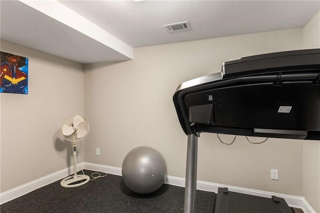 workout room with visible vents and baseboards