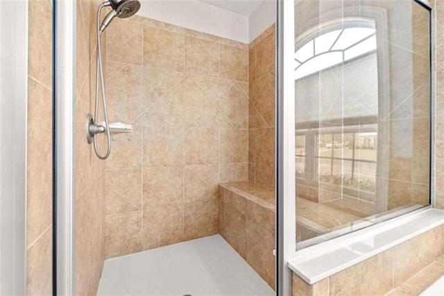 bathroom featuring tiled shower