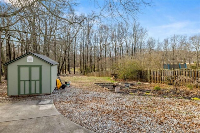 view of yard with a shed