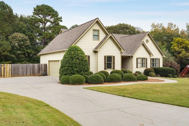 view of front of house featuring a front lawn and a garage