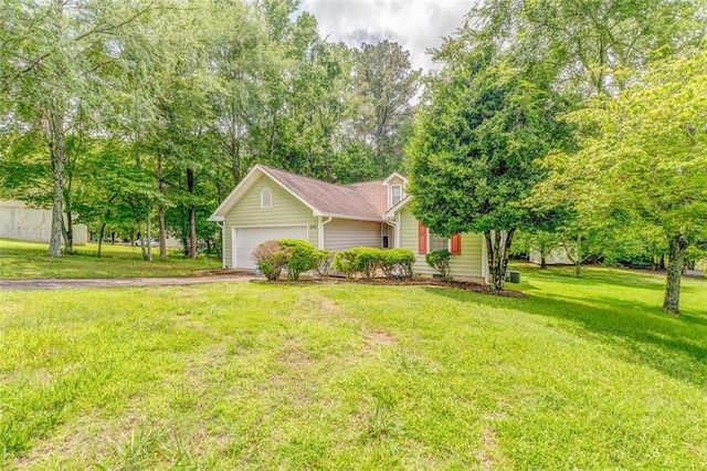 200 Wildwood Cir SE, Calhoun, GA 30701 - view of front of house with driveway, a front yard, an attached garage, and view of wooded area