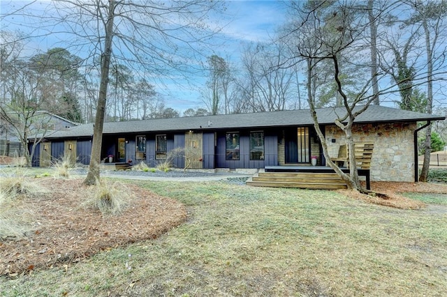 ranch-style house with a front yard