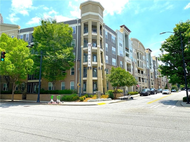 view of apartment building / complex