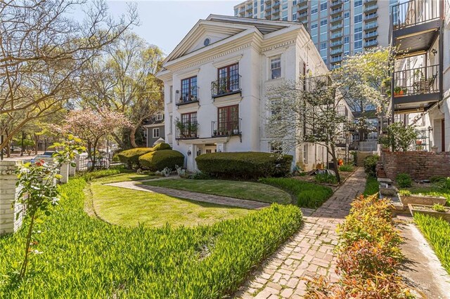 exterior space featuring a lawn