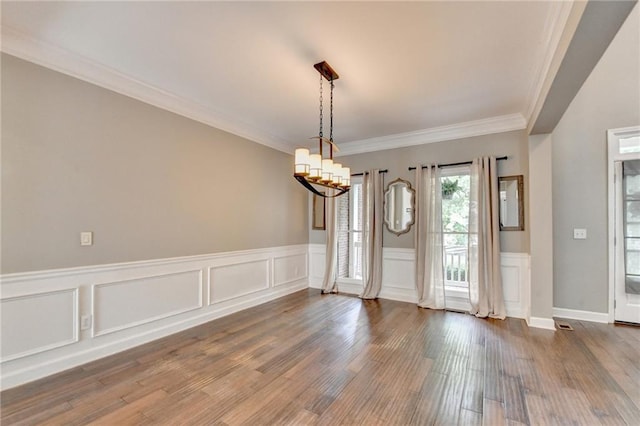 4770 Spring Park Cir, Suwanee, GA 30024 - spare room featuring a chandelier, wood finished floors, wainscoting, and crown molding