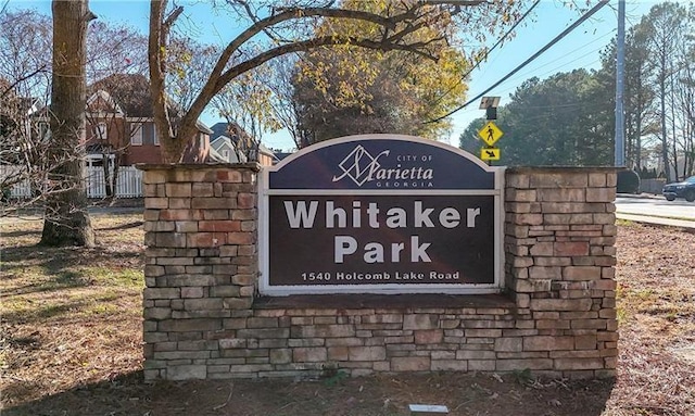 view of community / neighborhood sign