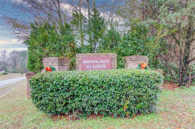 view of community / neighborhood sign