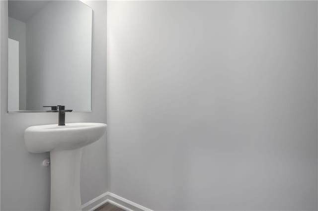 1005 Sims Ave NW, Atlanta, GA 30318 - bathroom featuring baseboards