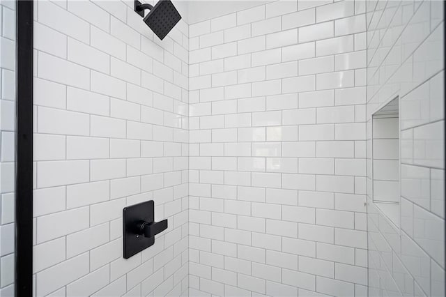 1005 Sims Ave NW, Atlanta, GA 30318 - full bath with a tile shower