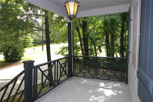 2054 E Roxboro Rd NE, Atlanta, GA 30324 - balcony with covered porch