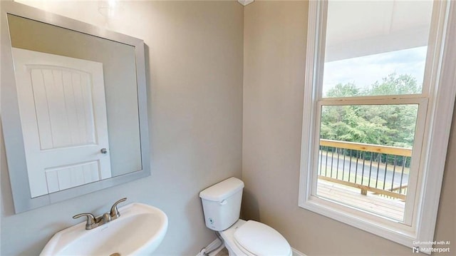 113 Cherokee Estates Dr, Cedartown, GA 30125 - half bathroom featuring a sink and toilet