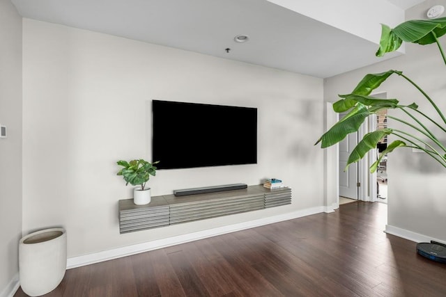 unfurnished living room featuring baseboards, dark wood finished floors, and recessed lighting