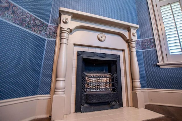 room details featuring a fireplace