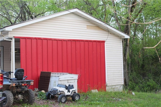 view of outbuilding