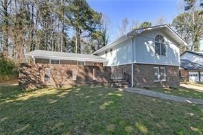 view of front of home with a front lawn
