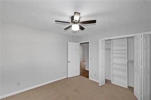 unfurnished bedroom featuring baseboards, a ceiling fan, and a closet