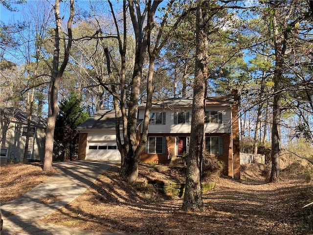 view of front property featuring a garage