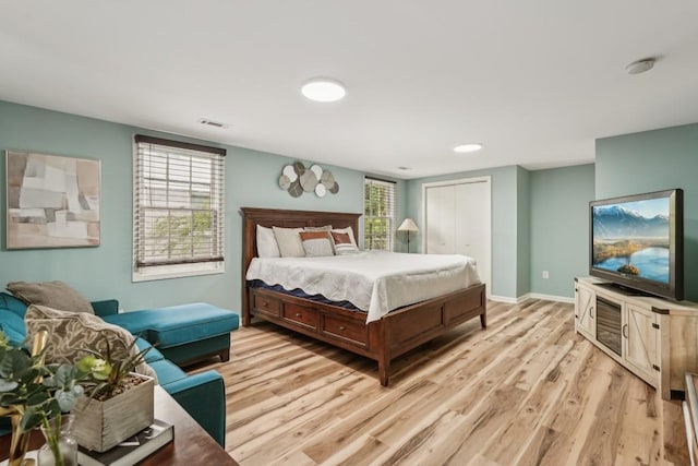 1977 Wee Kirk Rd SE, Atlanta, GA 30316 - laundry area with stacked washer and clothes dryer, wood finished floors, ceiling fan, and baseboards