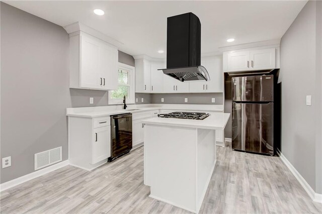 unfurnished room featuring light hardwood / wood-style floors