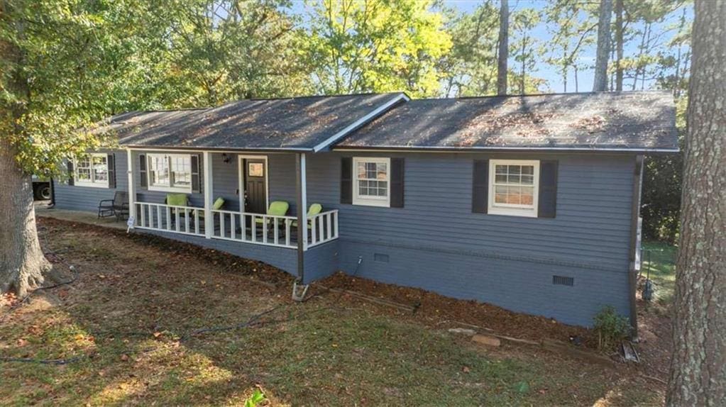 ranch-style house with covered porch