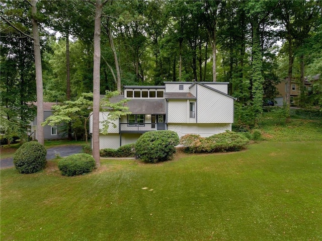 view of front of house with a front yard