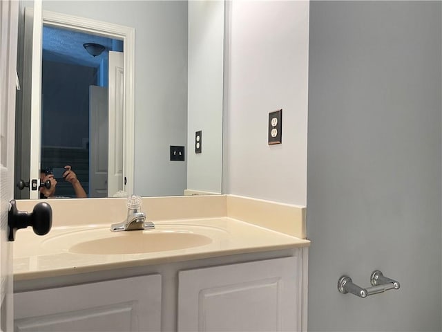 795 Abbotts Mill Ct Unit 73, Johns Creek, GA 30097 - bathroom with vanity