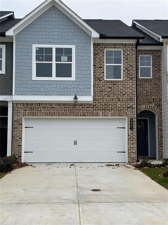 view of front facade with a garage