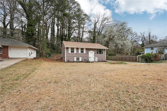 view of front of property featuring an outbuilding, fence, and a front lawn