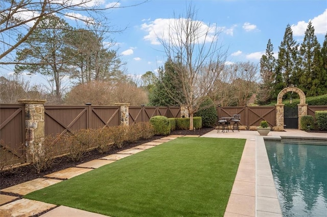 view of yard featuring a gate and a patio