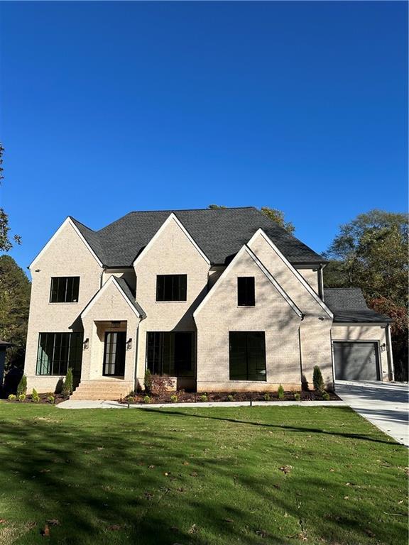 view of front of home featuring a front yard