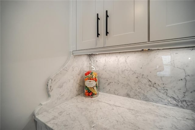 room details featuring tasteful backsplash