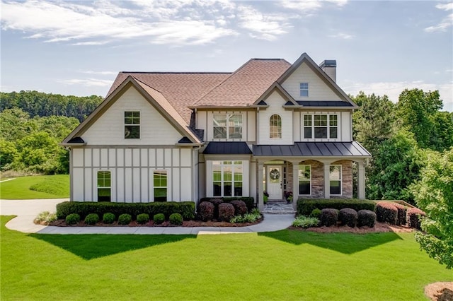 view of front facade featuring a front yard and a porch