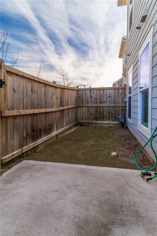 view of yard featuring a patio area