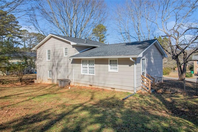 rear view of house featuring a yard