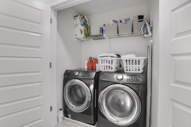 laundry area with tile patterned flooring and washing machine and clothes dryer