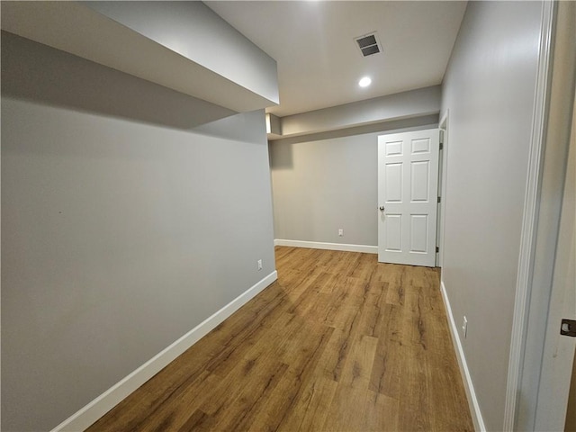 finished basement with recessed lighting, baseboards, visible vents, and light wood-style flooring