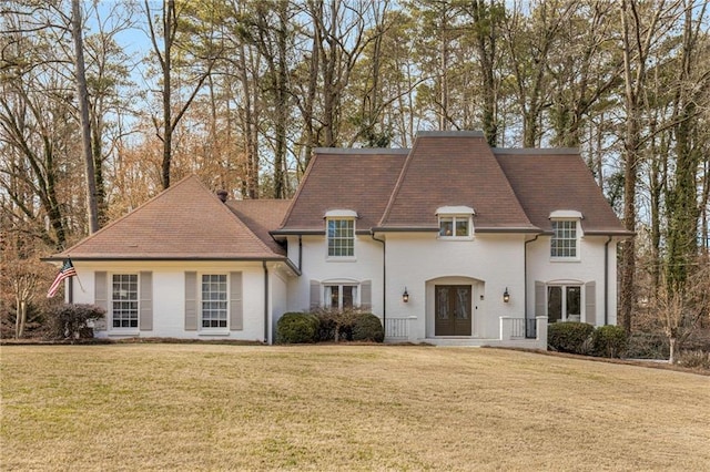 view of front of house featuring a front yard