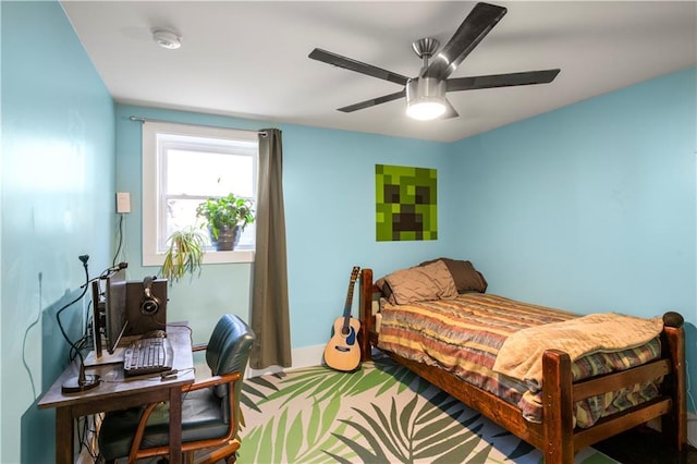 bedroom with ceiling fan