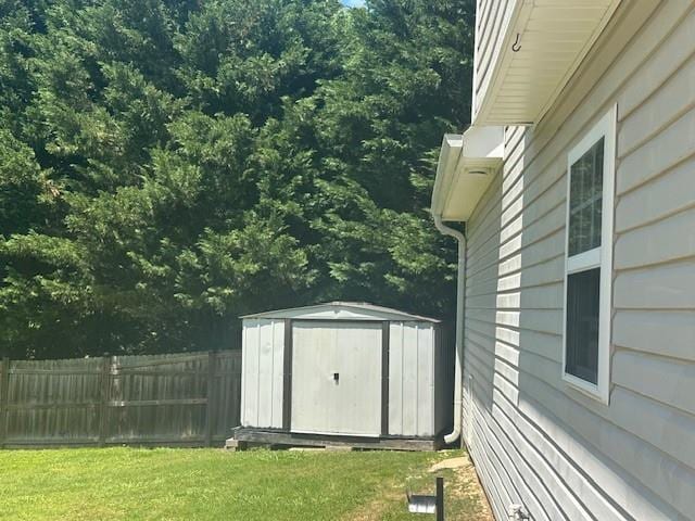 1732 Wyntercreek Ln, Hoschton, GA 30548 - view of shed featuring fence