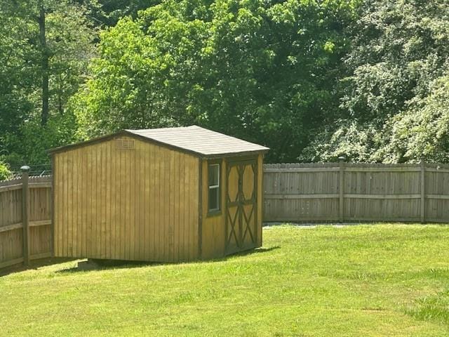 1732 Wyntercreek Ln, Hoschton, GA 30548 - view of shed with a fenced backyard