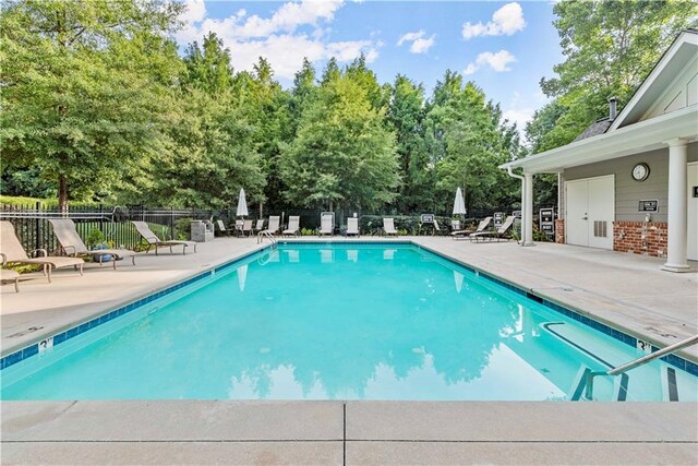 view of swimming pool featuring a patio